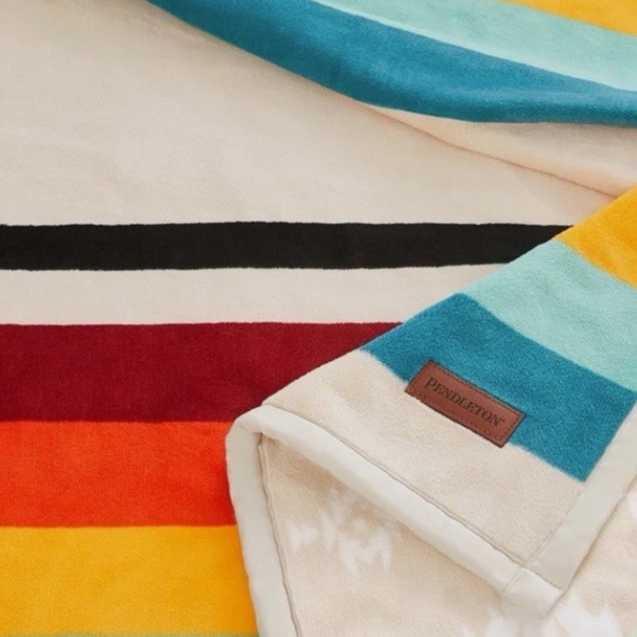 Pendleton Reversible Plush Throw Blanket, Soft, Cozy, Polyester 50" x 70" New - Picture 3 of 4